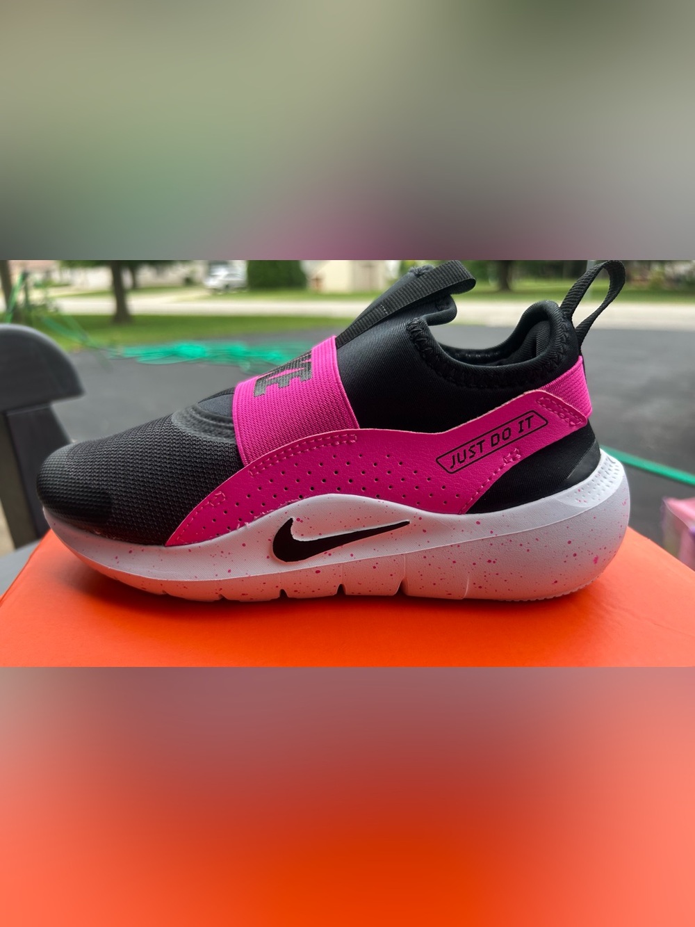 NEW NIKE Flex Runner 4 Kids Black and Hot Pink Slip-On Sneaker Size 2 Y
